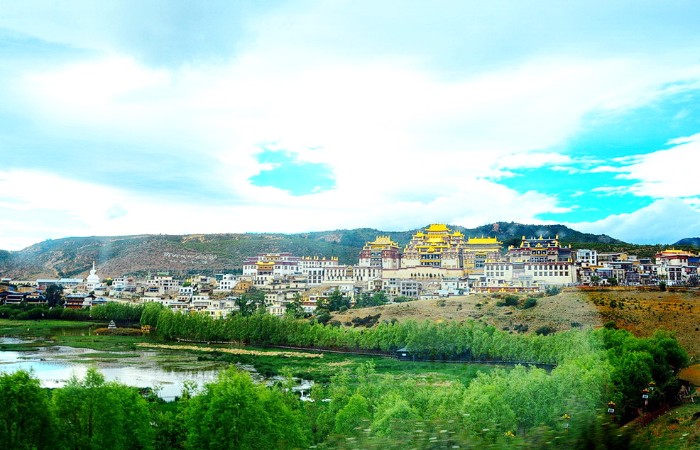 TU VIỆN TÙNG TÁN LÂM Ở SHANGRI-LA