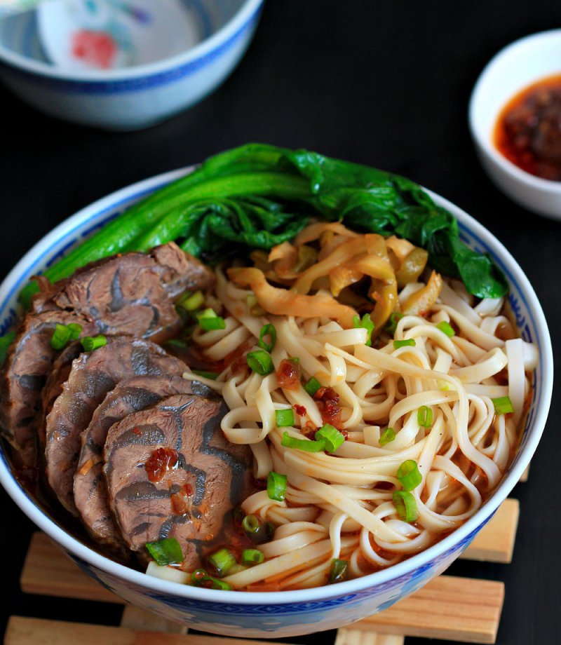 Taiwanese-beef-noodle-soup-from-scratch_8909