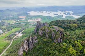 Núi thiêng Thần Đinh