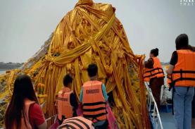 Bảo tháp Phật giáo 700 tuổi bất ngờ nổi trên sông Mê Kông, du khách đổ xô đi xem