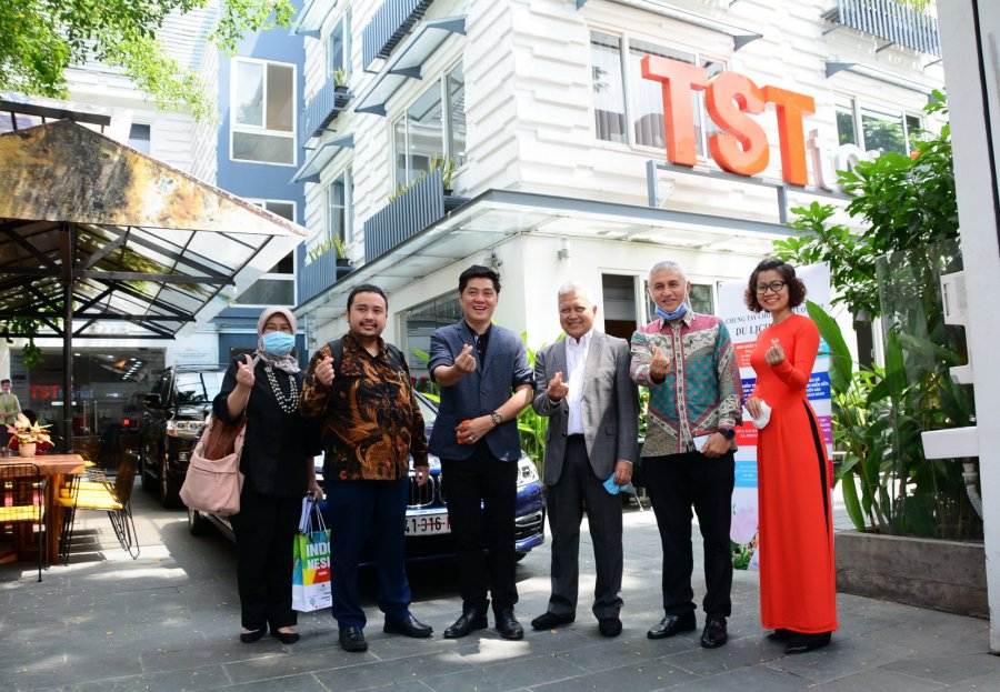 TST-tourist-tiep-Dai-su-va-Tong-lanh-su-Indonesia-phuc-hoi-thi-truong-hau-COVID19-1