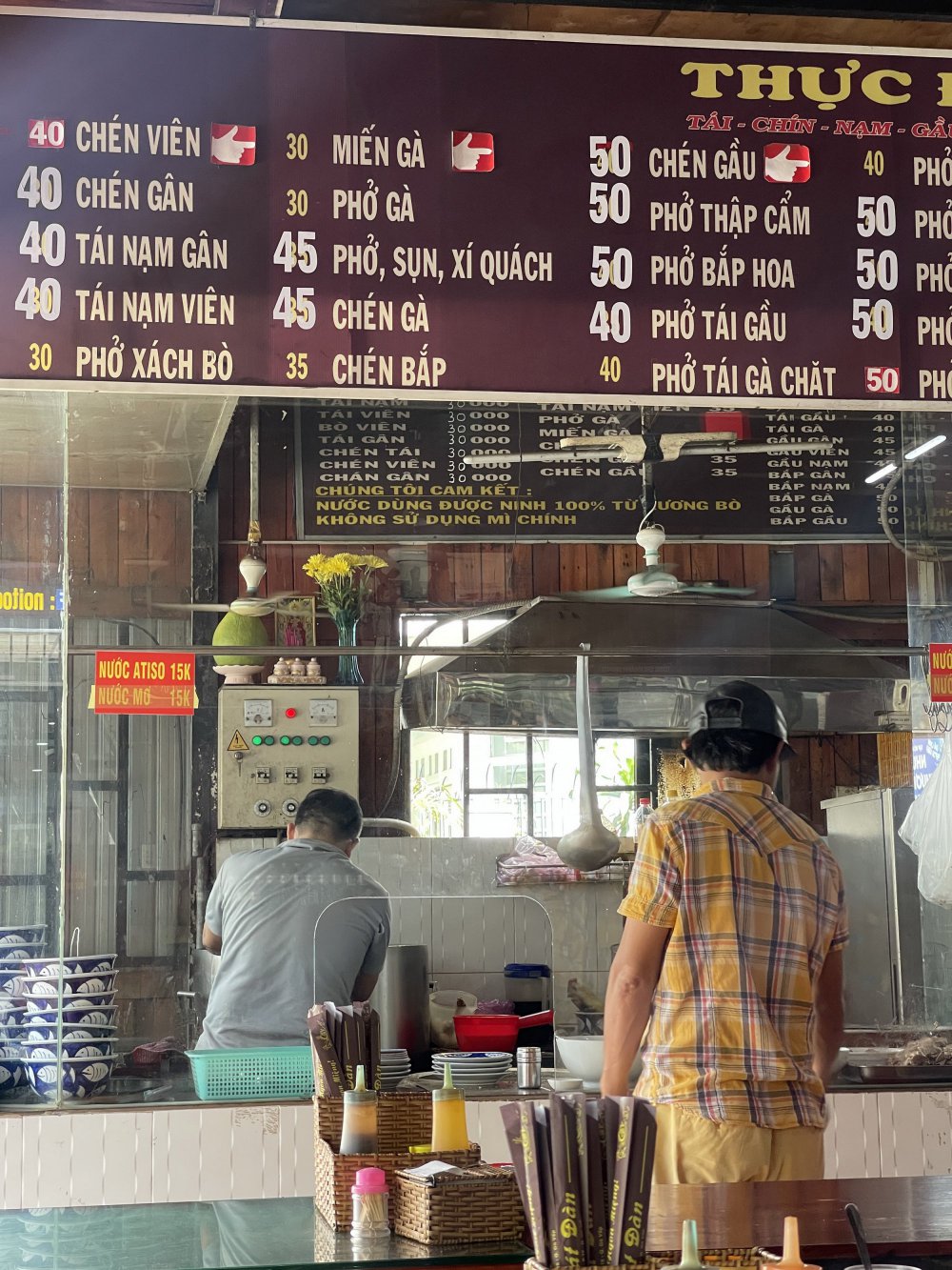 TSTtourist-fastfood-o-viet-nam-khong-phai-burger-hay-pizza-ma-co-ten-la-quan-3