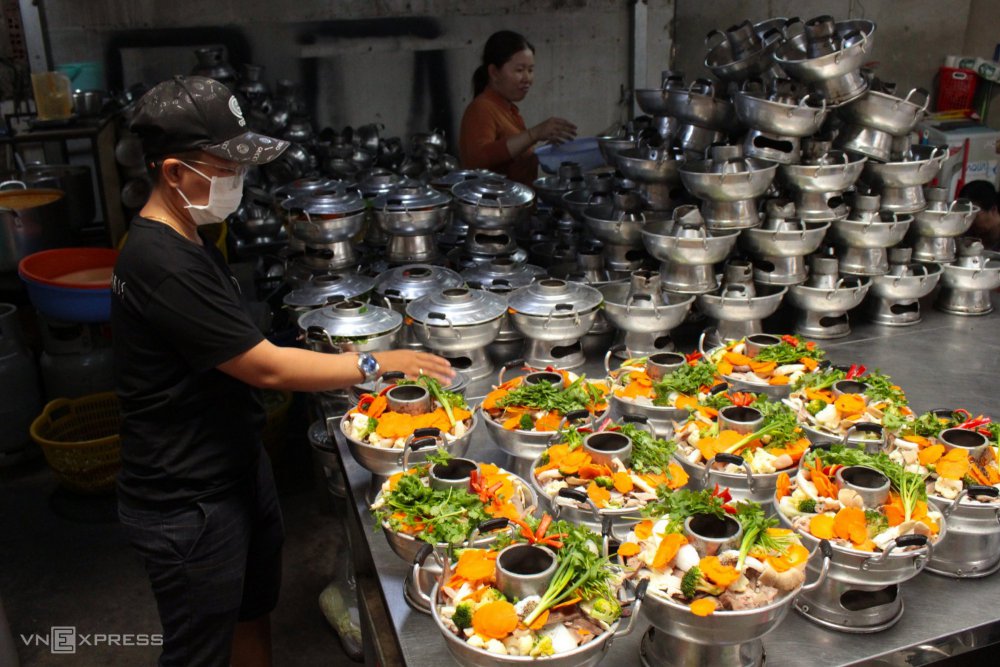 TSTtourist-quan-an-hut-khach-nho-cac-mon-tiec-cuoi-mien-tay-1