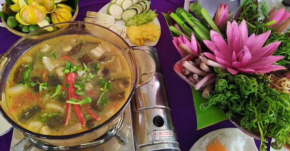 TST-Tourist-lau-mam-1