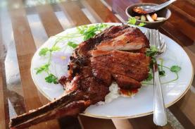 Cơm tấm, hủ tiếu giá cao vẫn hút khách Sài Gòn