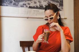 Miss Universe Catriona Gray nghiện cà phê Việt