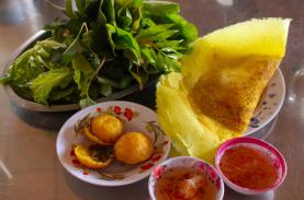 Quán bánh xèo cổ hũ dừa tự ngâm gạo xay bột