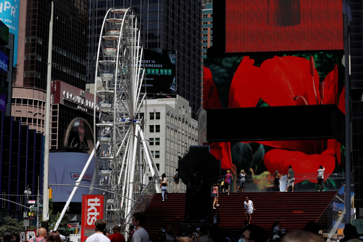 TSTtourist-new-york-dung-du-quay-giua-quang-truong-thoi-dai-1