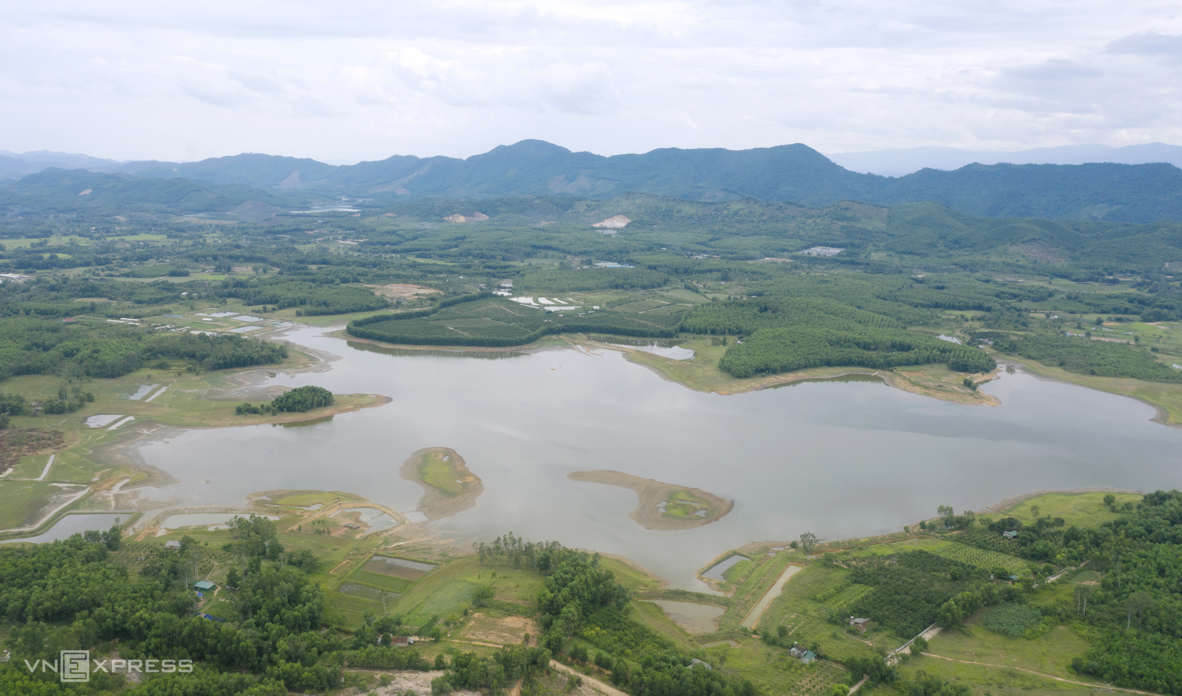 TSTtourist-noi-du-khach-bo-pho-len-rung-o-ha-tinh-1
