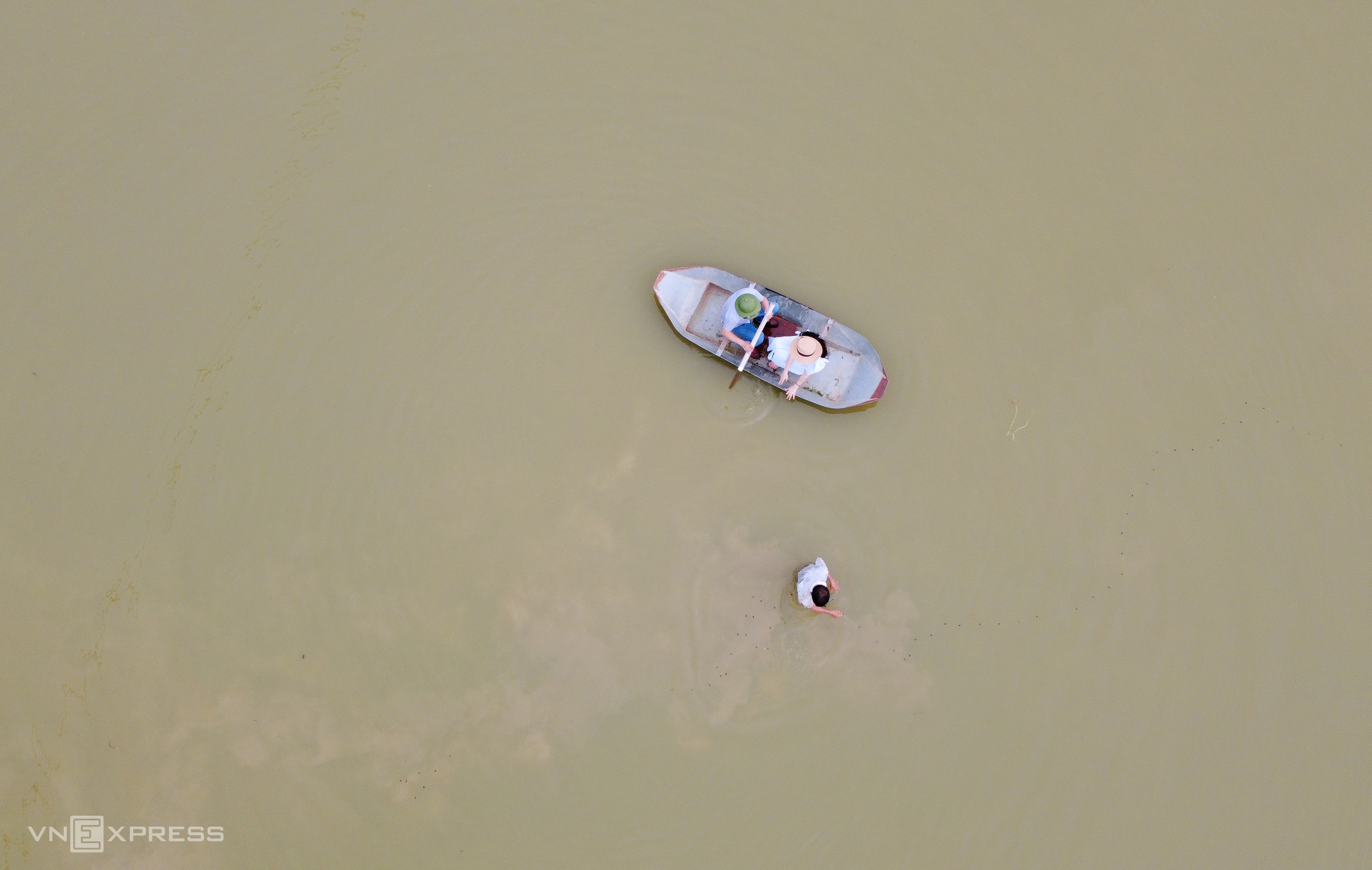 TSTtourist-noi-du-khach-bo-pho-len-rung-o-ha-tinh-10