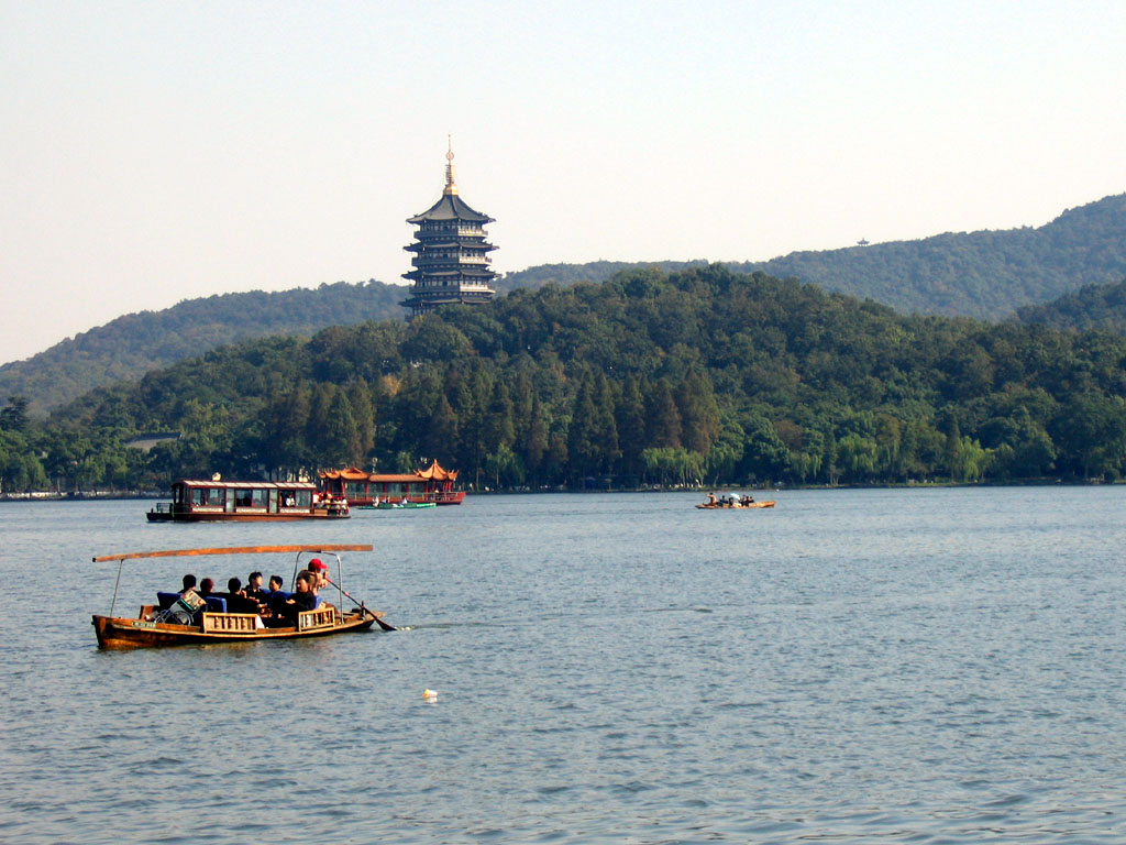 Ngồi thuyền ngoạn cảnh Tây Hồ, Hàng Châu, Trung Quốc