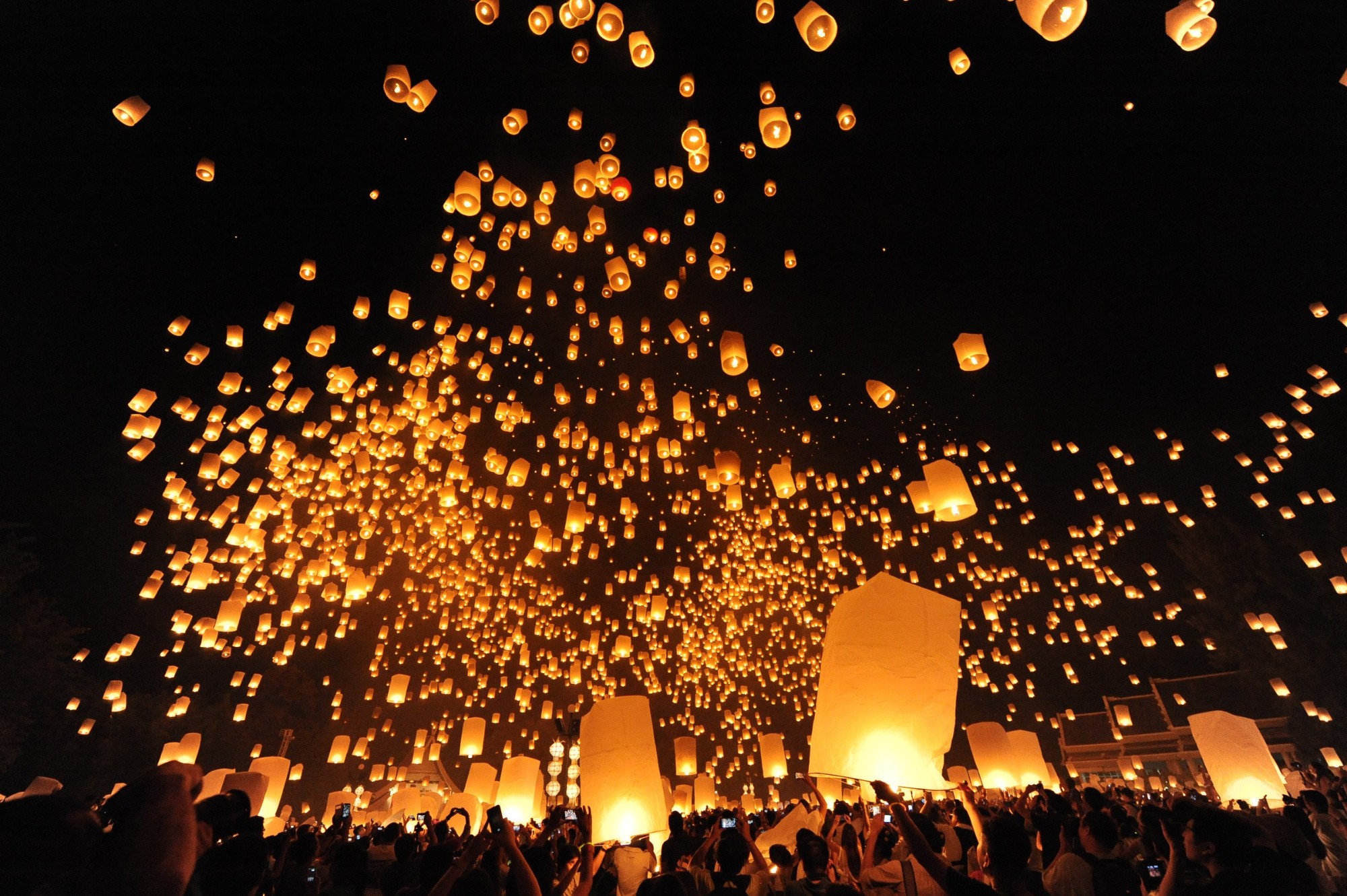 Lễ hội thả đèn Yi Peng mang đến “đại tiệc ánh sáng” khiến bất cứ ai cũng phải vỡ òa vì mãn nhãn
