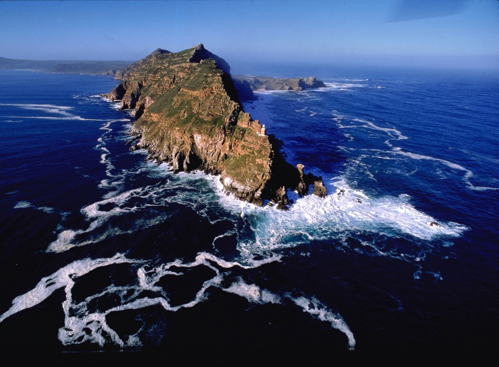 Mũi Hảo Vọng - nơi du khách có thể dễ dàng bước qua 2 đại dương chỉ với một bước chân