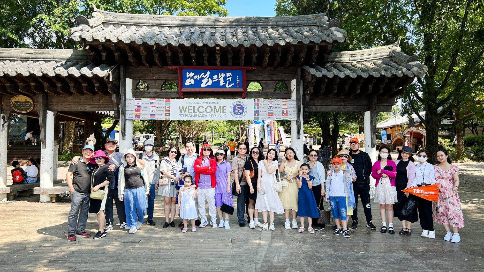  Du khách TSTtourist khám phá Hàn Quốc qua cung đường Seoul - Nami - Everland - Bukchon Hanok