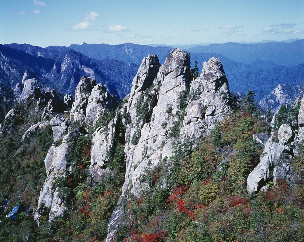2-Mt.Seoraksan-in-Autumn