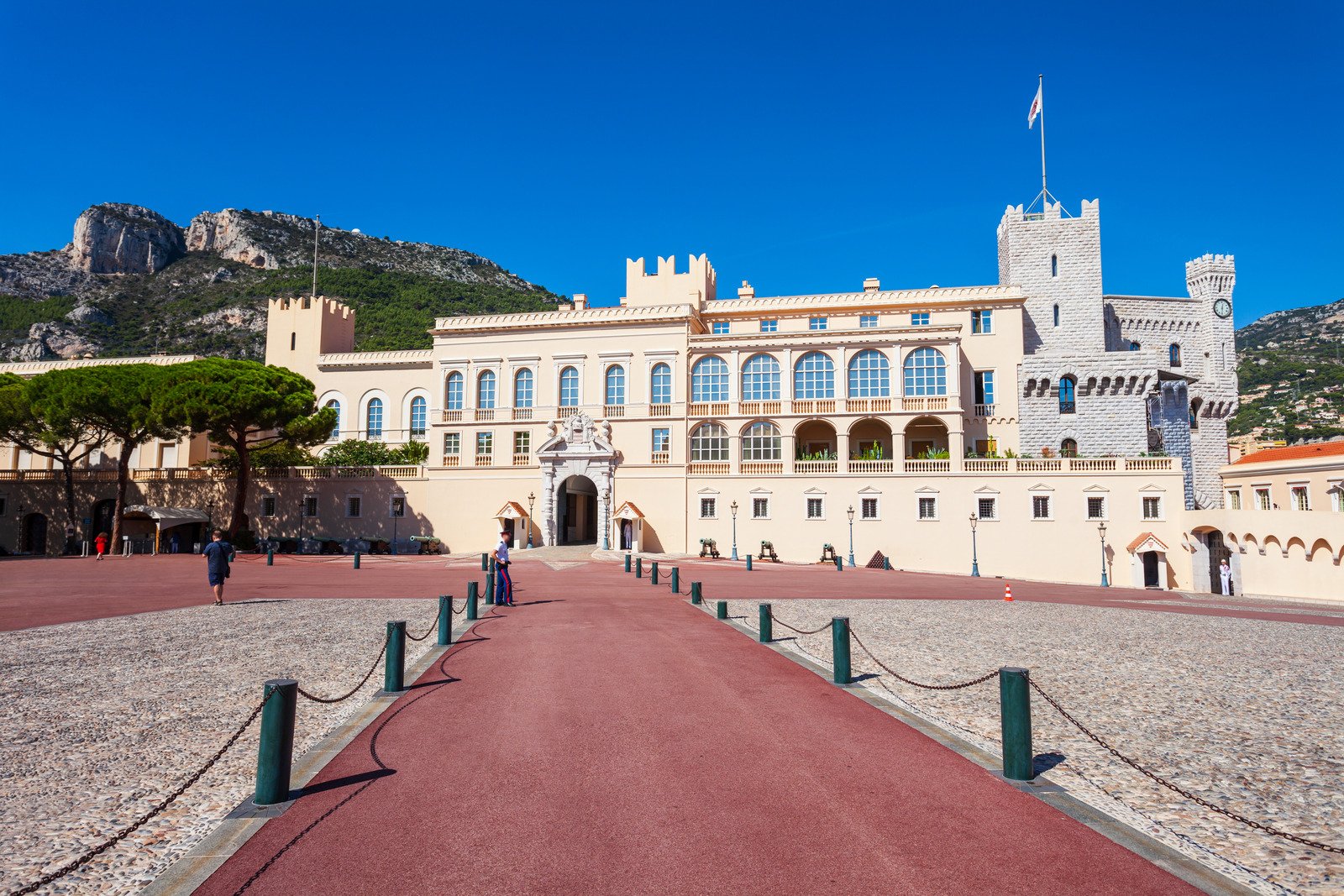 Cung điện Hoàng gia Monaco nguy nga, bề thế