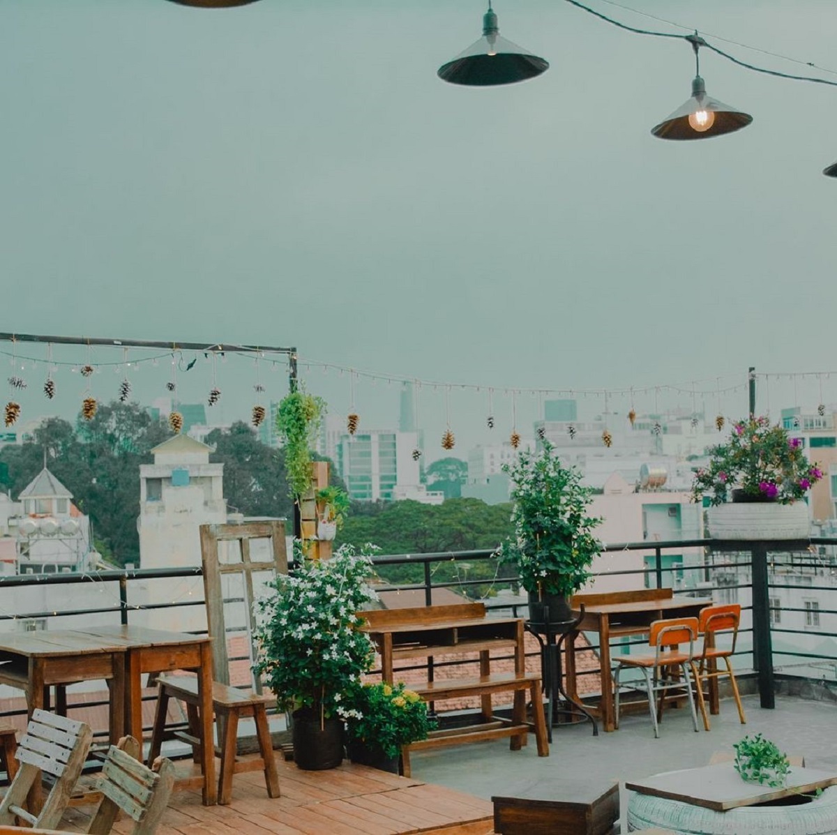 TSTtourist-nhung-quan-ca-phe-ngam-hoang-hon-sai-gon-4