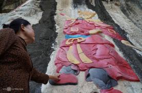 Đền cổ hơn 300 tuổi trên vách đá