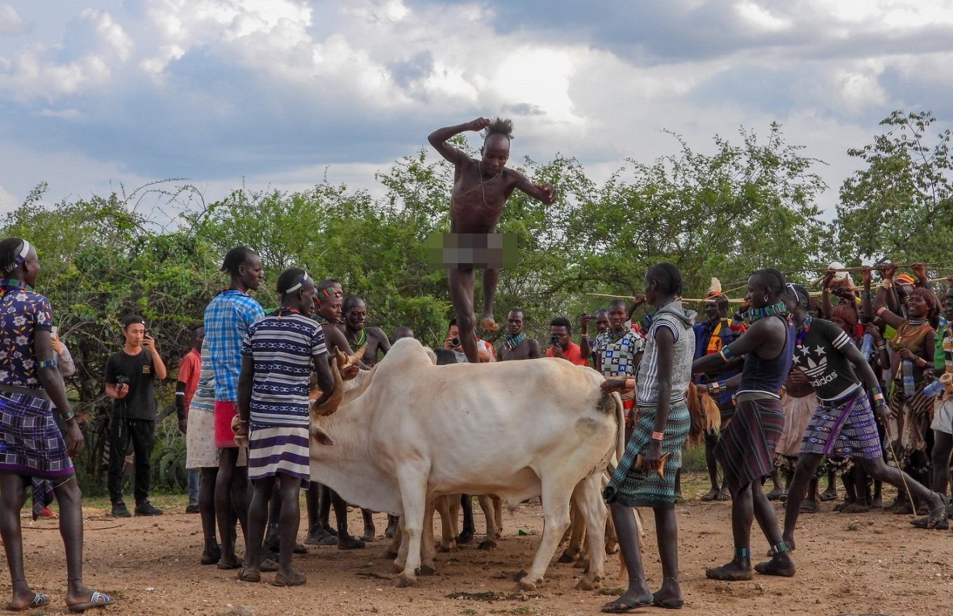 TSTtourist-du-khach-viet-xem-le-truong-thanh-cua-bo-toc-chau-phi-3