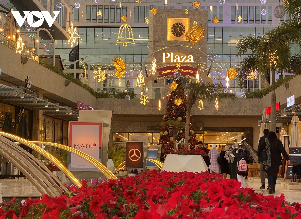 TSTtourist-nganh-du-lich-ai-cap-dan-hoi-sinh-1