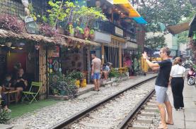 Phố cà phê đường tàu Hà Nội lại lên báo Mỹ CNN