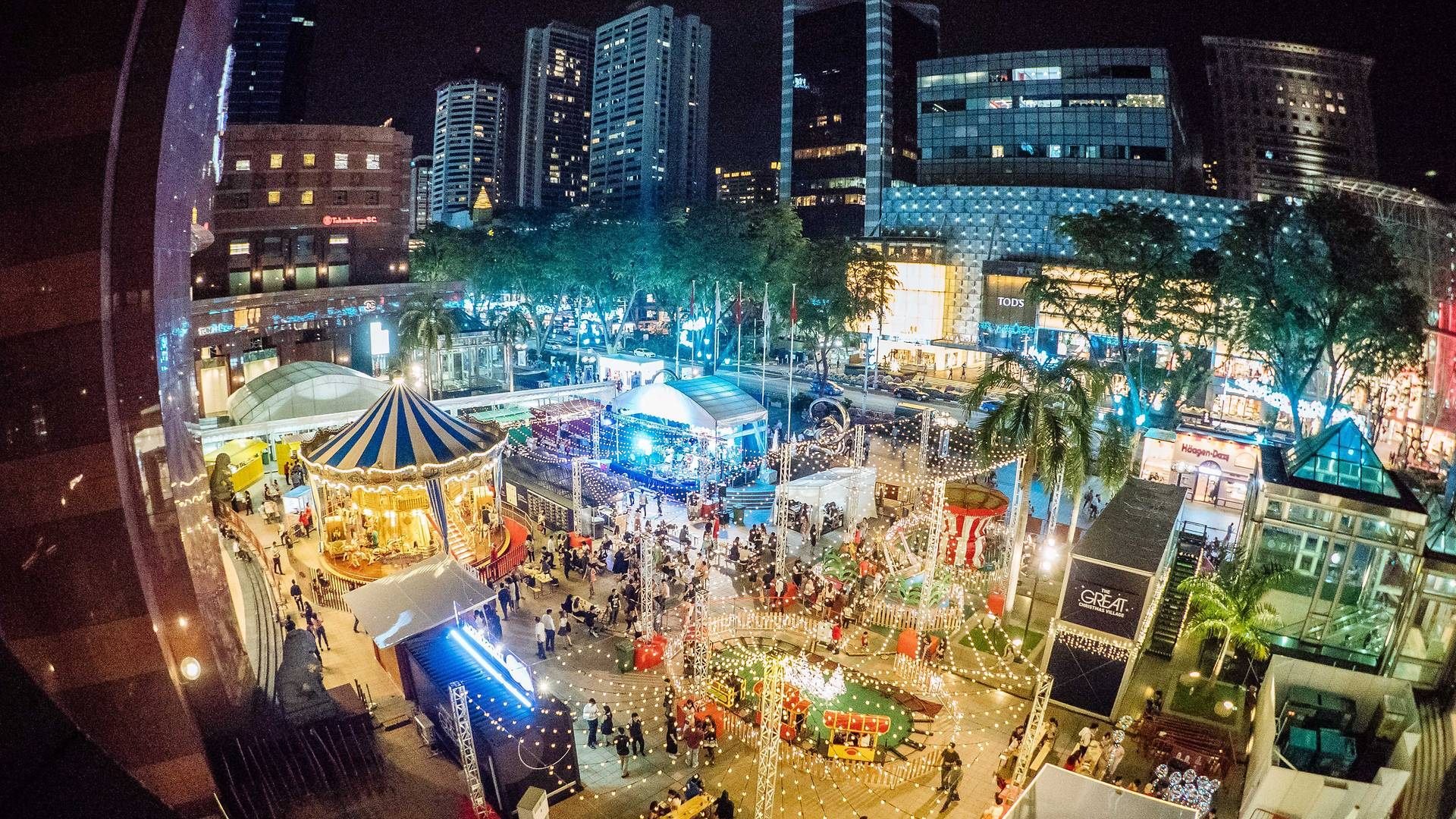 Phiên chợ trước trung tâm thương mại Ngee Ann City Civic Plaza, Singapore