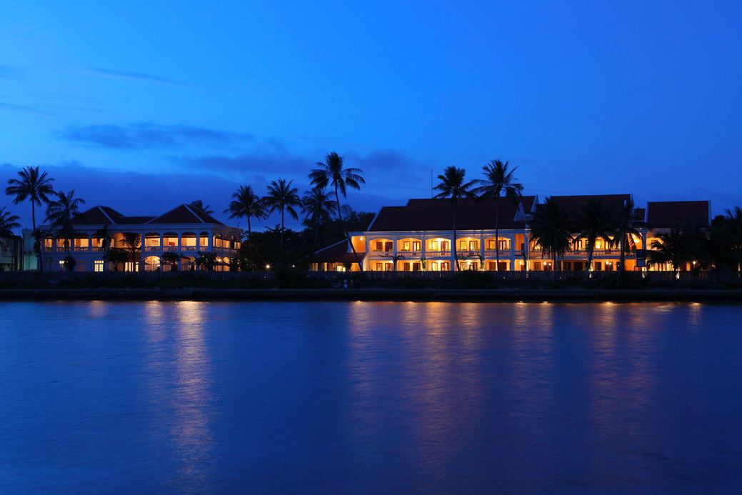 Anantara_Hoi_An_Resort_Exterior_View_Resort_At_Night_From_The_River
