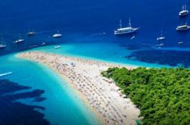 Bãi biển biến hình ngay trước mắt du khách ở Croatia
