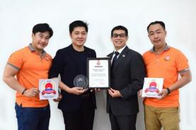 Trưởng đại diện Tổng cục du lịch Nhật Bản thăm và trao giải thưởng cho TST tourist