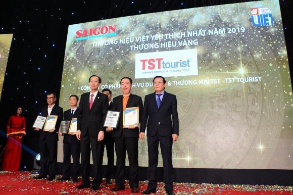 TST tourist 12 năm liên tiếp đạt giải thưởng Thương hiệu Vàng 2019